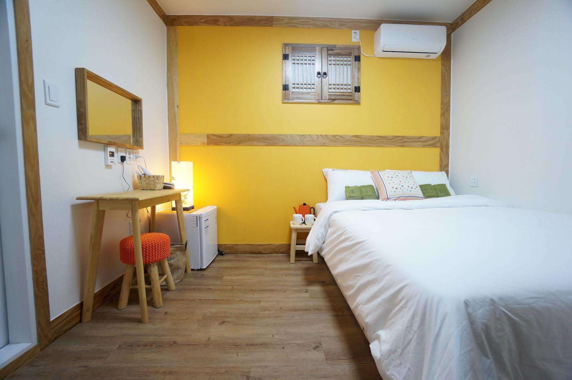 Mini Hotel Dalkom In Dongdaemun Seoul Exteriör bild
